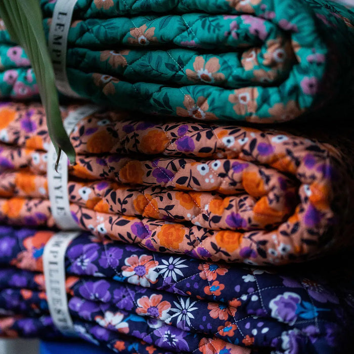 Tikkitäkki Flower kaksi väriä-Torkkupeitot-Lempi Lifestyle-Lahja ja sisustus Pussukka